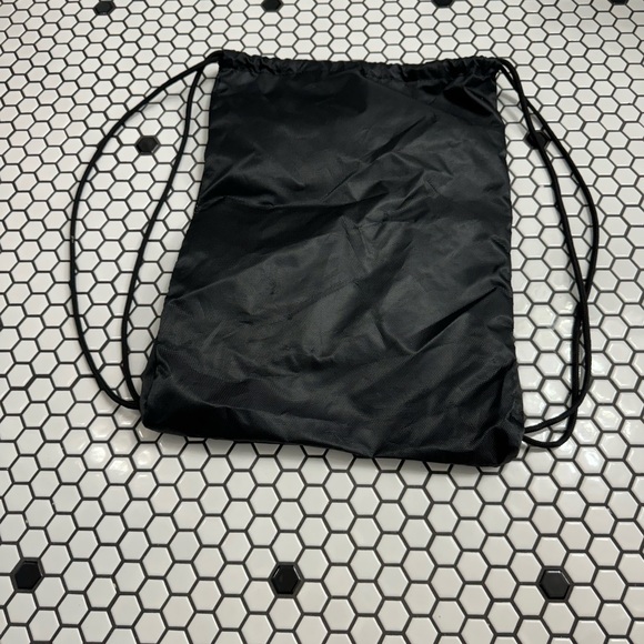 Adidas drawstring sling bag one size - Picture 2 of 4